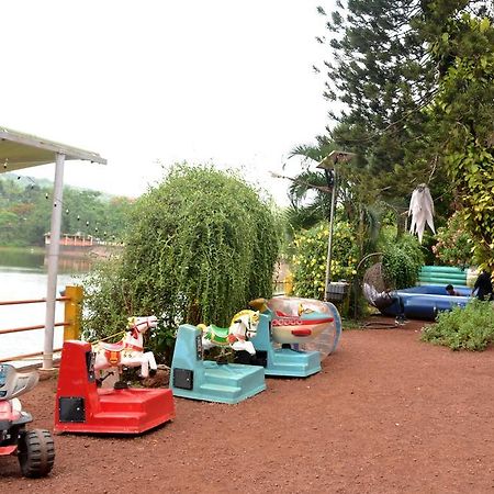 Mayem Lakeview Hotel Goa ภายนอก รูปภาพ