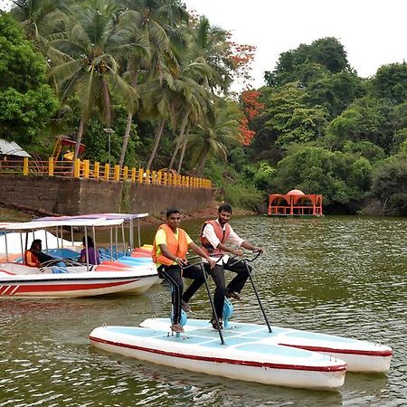 Mayem Lakeview Hotel Goa ภายนอก รูปภาพ