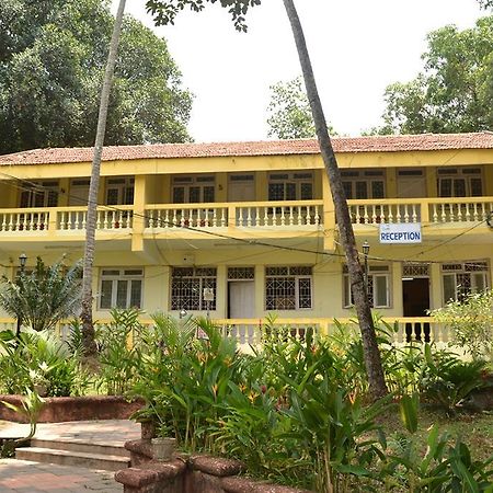 Mayem Lakeview Hotel Goa ภายนอก รูปภาพ