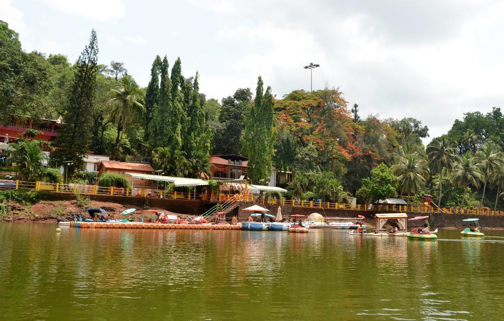 Mayem Lakeview Hotel Goa ภายนอก รูปภาพ