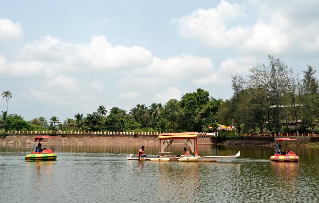Mayem Lakeview Hotel Goa ภายนอก รูปภาพ