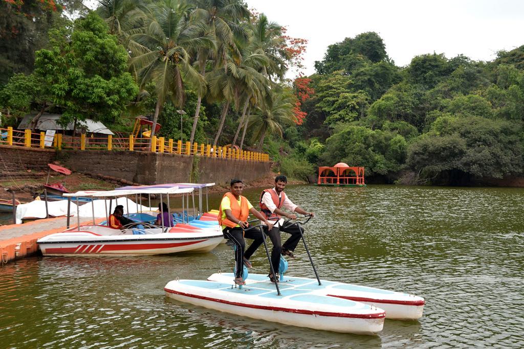 Mayem Lakeview Hotel Goa ภายนอก รูปภาพ