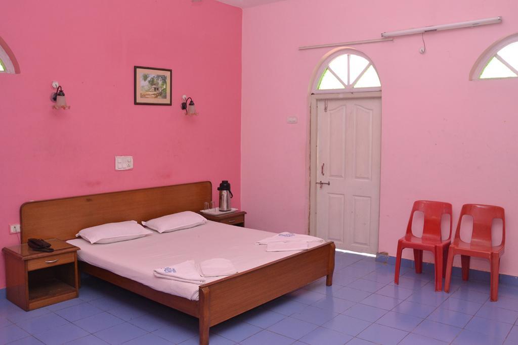 Mayem Lakeview Hotel Goa ภายนอก รูปภาพ