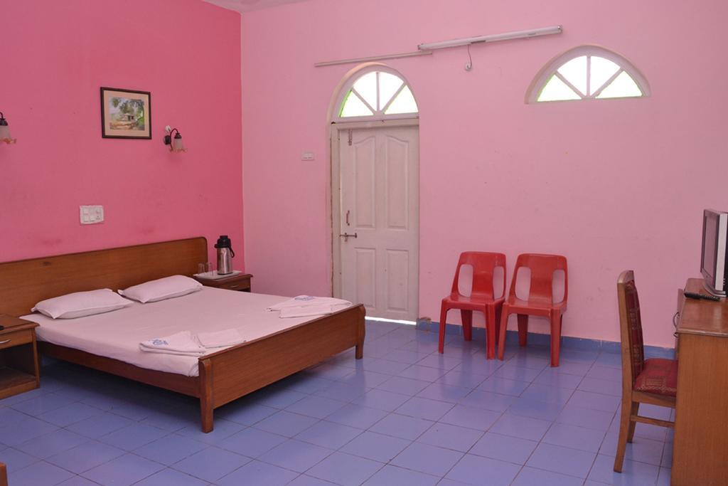 Mayem Lakeview Hotel Goa ภายนอก รูปภาพ