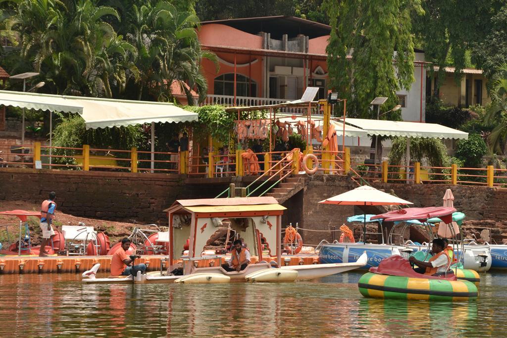 Mayem Lakeview Hotel Goa ภายนอก รูปภาพ