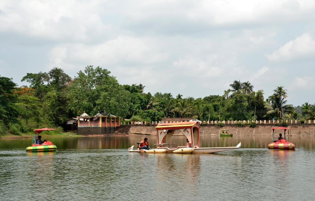 Mayem Lakeview Hotel Goa ภายนอก รูปภาพ